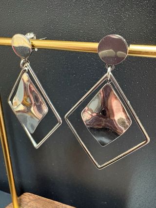 Pendientes de acero con diseño rombo