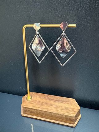 Pendientes de acero con diseño rombo