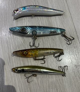 4 señuelos de pesca variados superficie