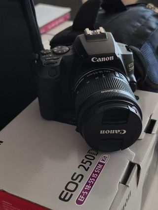 Cámara Canon EOS 250D Kit EF-S 18-55 IS STM