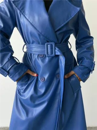 Gabardina larga azul mujer.