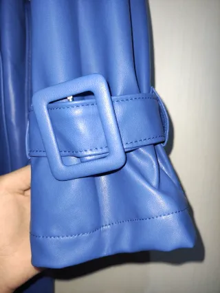 Gabardina larga azul mujer.