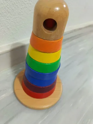Juguete apilable de madera