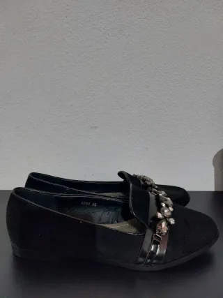 Scarpe eleganti nere con strass