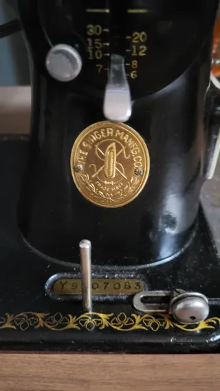 Máquina de coser Singer antigua