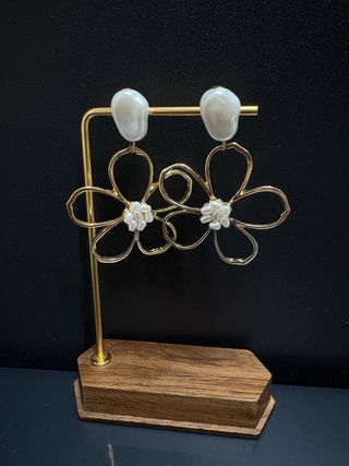 Pendientes flor acero dorado y perlas