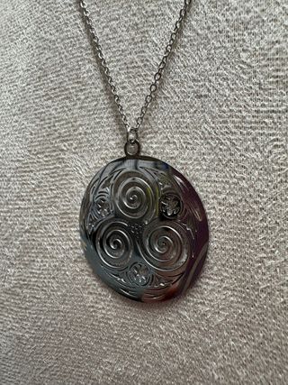 Collar de acero con diseño celta