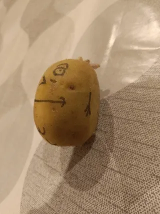 Patata con cara y extremidades