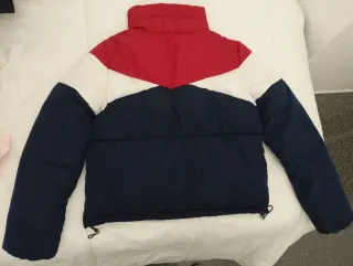 Abrigo acolchado tricolor