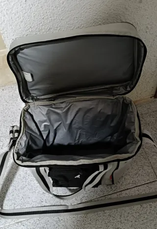 Nevera portátil gris y negra