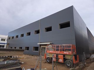 Montaje de cubiertas y fachadas .