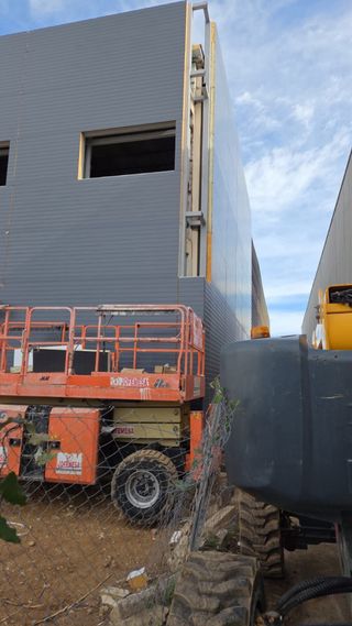 Montaje de cubiertas y fachadas .