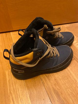 Botas Quechua talla 41. La suela mide 28 cm