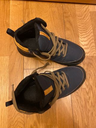 Botas Quechua talla 41. La suela mide 28 cm