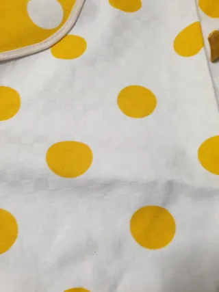 Grembiule con pois gialli e bianchi