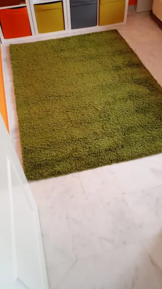 Alfombra verde mullida