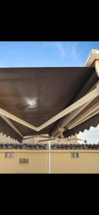 Toldo de dos aguas plegable