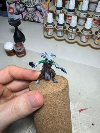 Carnemorfos Kroot Warhammer a medio pintar