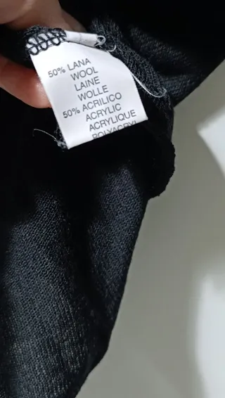 Maglia scollata 50% lana