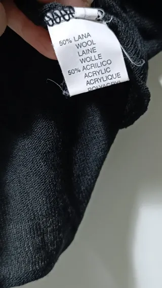 Maglia scollata 50% lana