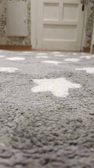 Alfombra infantil estrellas gris y blanco