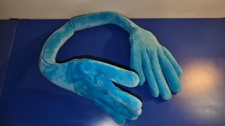 Sujeción cuello para viaje. Forma manos