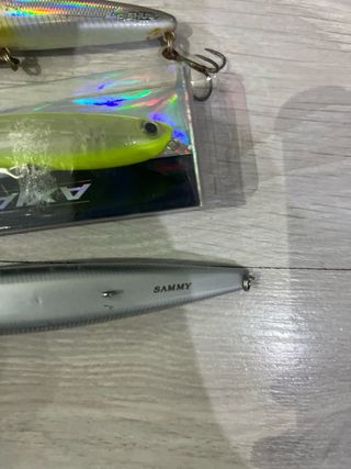 Señuelos de pesca variados