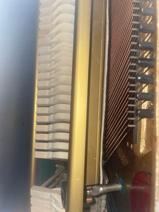 Piano de pared madera oscuro