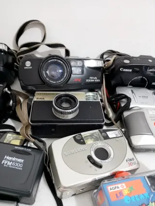 Lotto 17 Fotocamere Vintage/Ricambi