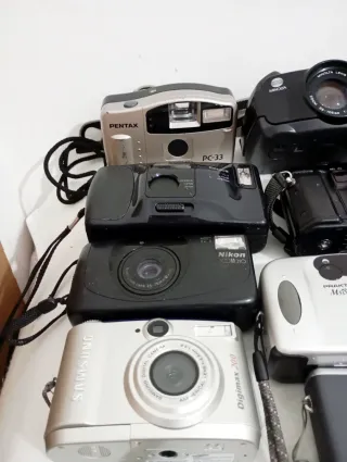 Lotto 17 Fotocamere Vintage/Ricambi