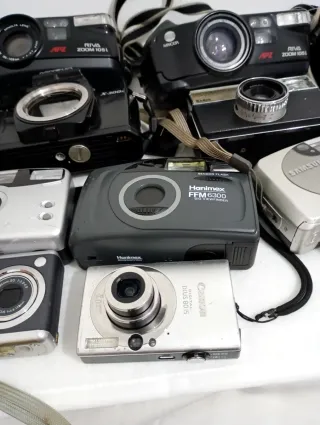 Lotto 17 Fotocamere Vintage/Ricambi