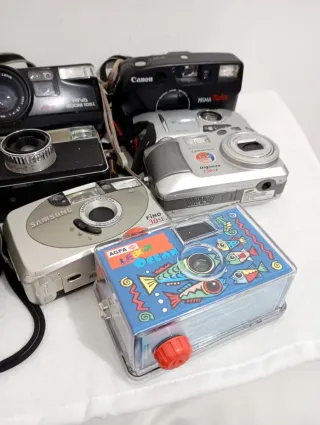 Lotto 17 Fotocamere Vintage/Ricambi