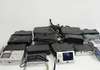 Lotto 17 Fotocamere Vintage/Ricambi