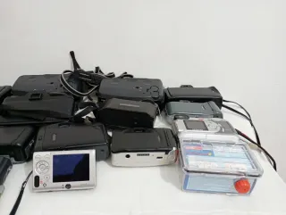 Lotto 17 Fotocamere Vintage/Ricambi