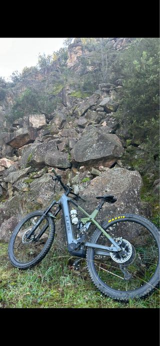 E-Bike CUBE Stereo 140 TM carbono