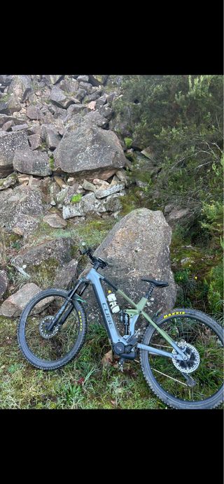 E-Bike CUBE Stereo 140 TM carbono