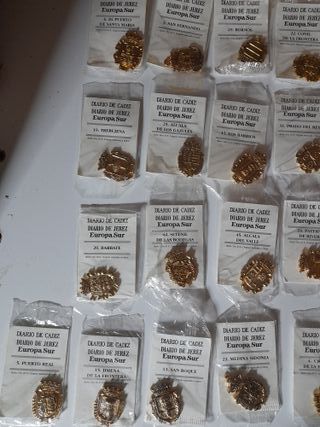 Lote 37 insignias provincia Cádiz