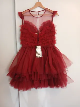 Vestido rojo de tul con volantes
