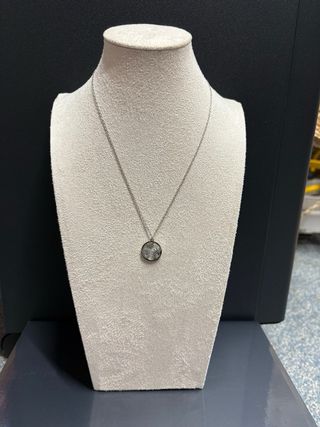 Collar de acero con colgante redondo