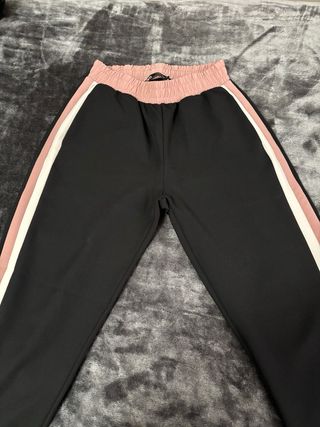 Pantalón ligero negro y rosa