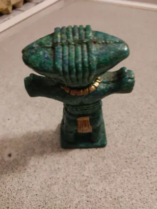 Figura antigua estilo azteca