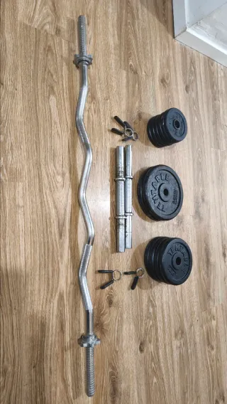 Barra Z, mancuernas y discos para pesas