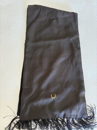Fular Fred Perry Negro y Dorado