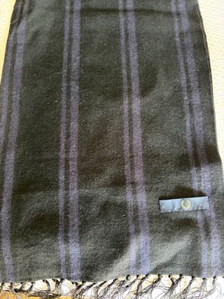 Fular Fred Perry Negro y Dorado