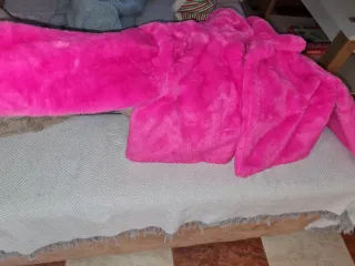 Botas blancas con cadena dorada