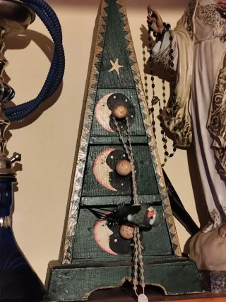 Pirámide joyero decorada