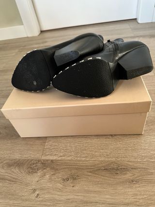 Botines Noa Harmon Negros Tachas Plata