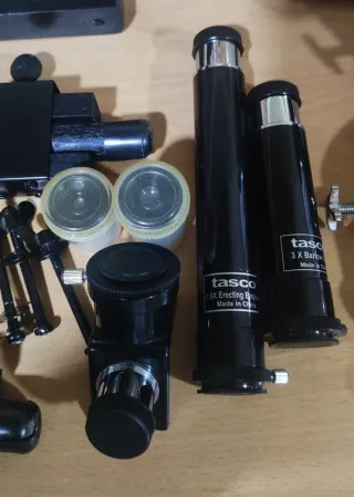 Telescopio Tasco completo con trípode y accesorios