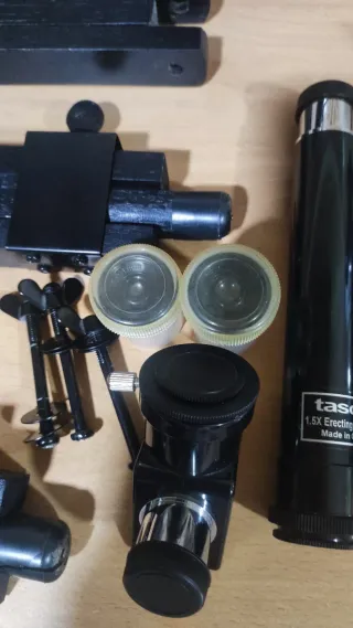 Telescopio Tasco completo con trípode y accesorios