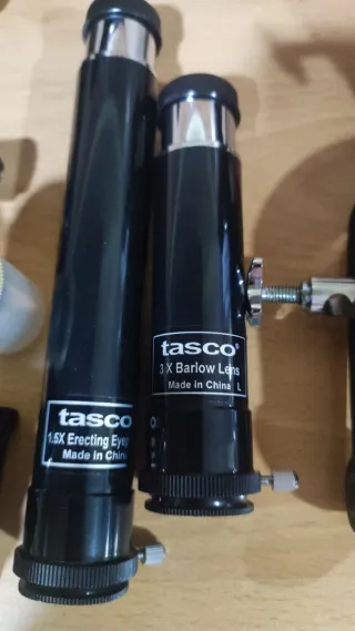 Telescopio Tasco completo con trípode y accesorios